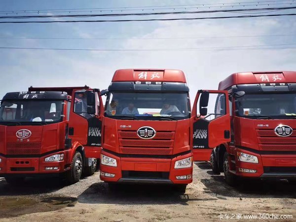 恭喜屈先生喜提J6P 8X4 460马力绿通版牵引车