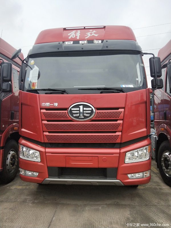 一汽解放 J6P 420马力 轻量化 质惠版 牵引车