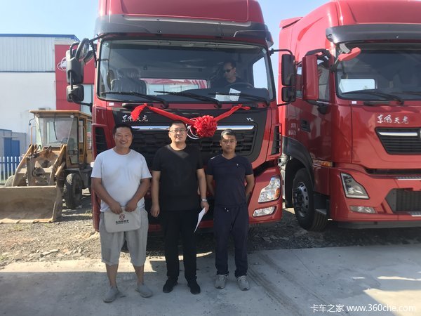 恭喜黄老板 喜提东风天龙VL牵引车