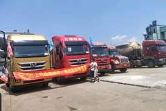 红岩杰狮升级版牵引车巡展点燃市场热情