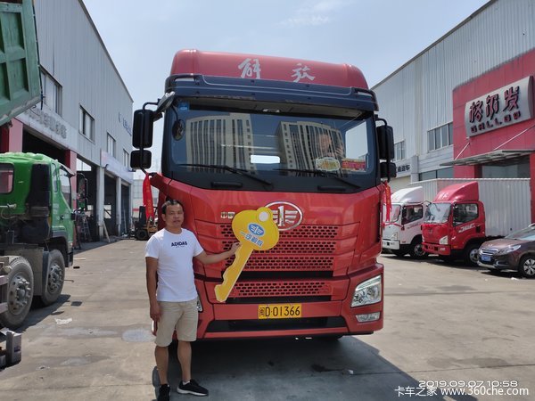 恭喜厦门良骉物流有限公司 喜提解放JH6牵引车