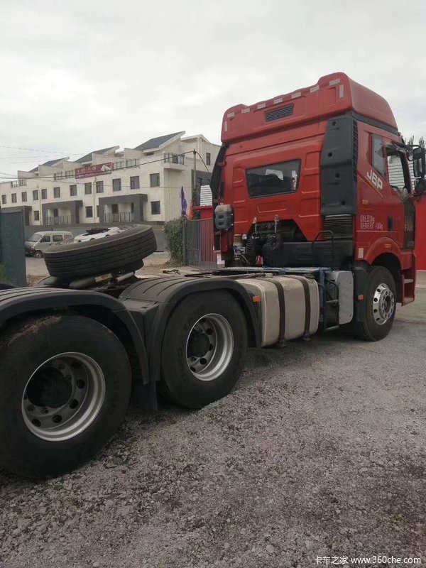 银川昌昊解放J6P550马力自动挡牵引车，优惠一万元