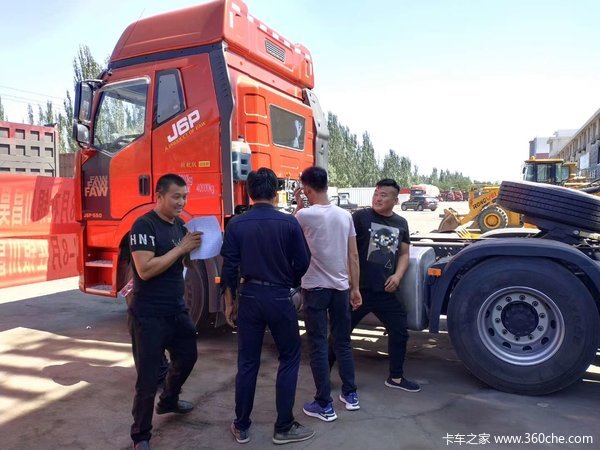 银川昌昊解放J6P550马力自动挡牵引车，优惠一万元