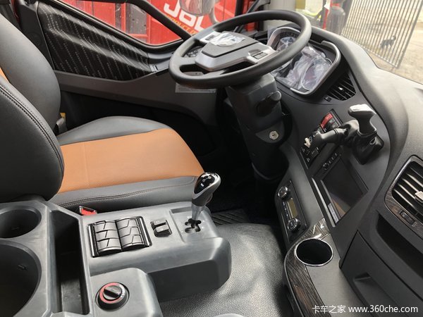银川昌昊解放J6P550马力自动挡牵引车，优惠一万元
