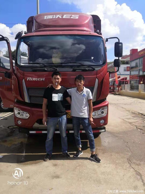 恭喜刘师 喜提瑞沃ES5载货车,生意兴隆