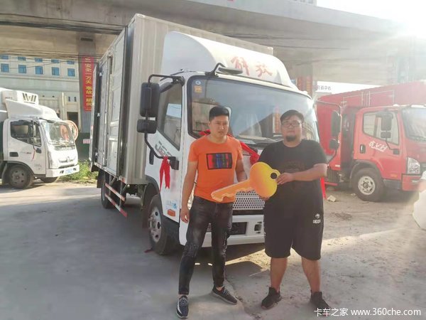 热烈祝贺王先生喜提J6F箱式货车一辆