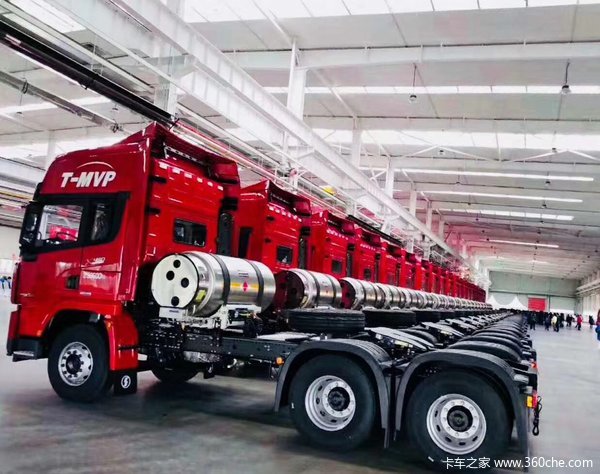 X3000牵引车 国六 轻量化 460马力 加长高顶带导流罩