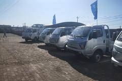 新车到店，缔途汽油车继续送保险 送油卡