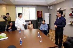 砥砺奋进；中国视协携众多明星走进东风商用车