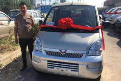 恭喜崔先生喜提五菱荣光加长2座，以后的日子它将是您发家致富好帮手