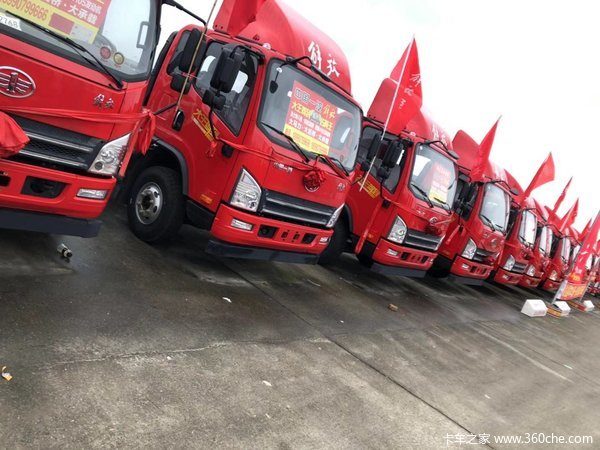 南充九邦汽贸虎vn载货车成功交付客户