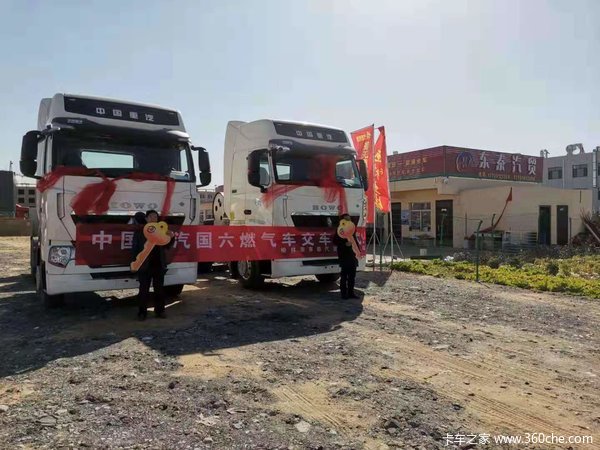 中国重汽国六燃气车榆林区域上市啦！榆林东泰汽贸客户火热提车中