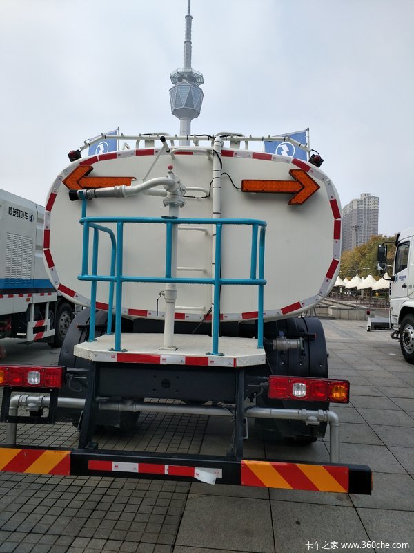 2019年网红爆款洒水车国六L3000大批量投放市场