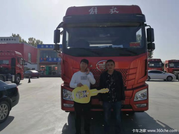 新乡元昌恭喜陈老板喜提JH6牵引车一台!