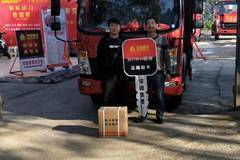 裴大哥喜提中国重汽悍将五十铃发财车一台