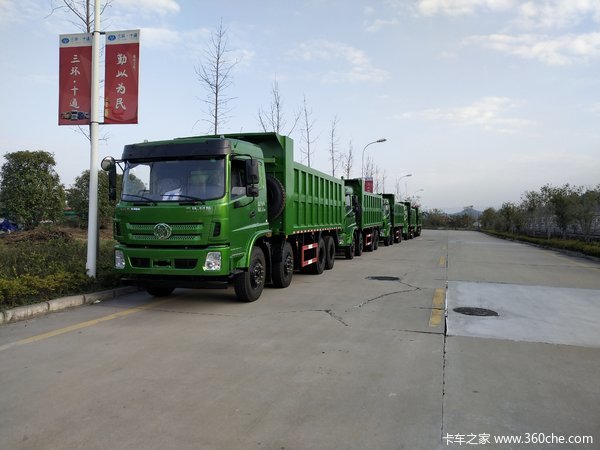 首批购车10台 三环昊龙前四后八交车仪式