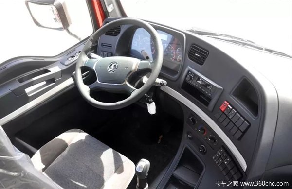 有效降低驾驶强度;匹配高效消声器 伸缩式换挡杆 驾驶室双密封条戎刎