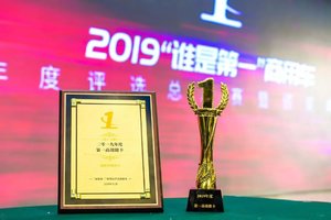 ϲ�������������������������һ���ó�����һ�߶�΢������