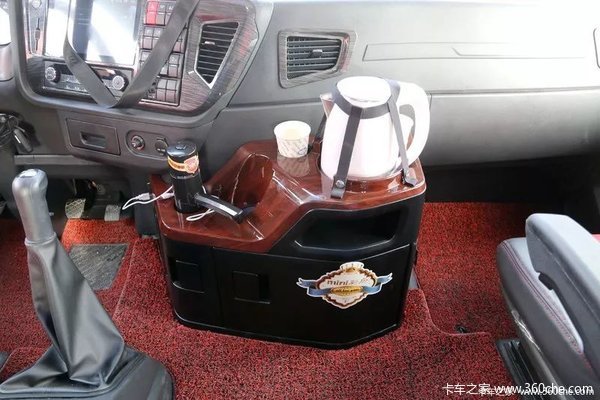 解放JH6智尊550牵引车火热促销中 让利高达1.2万