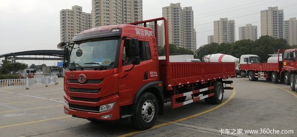 解放最新款龙v2.0到店了,整车保10公里零费用