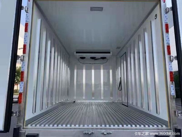 上海航如跃进宽体X500优惠0.68万送装潢礼包