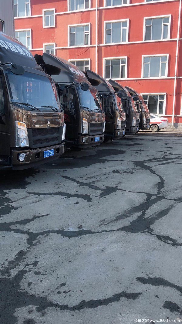 豪沃轻卡潍柴动力VIP客户交车仪式。