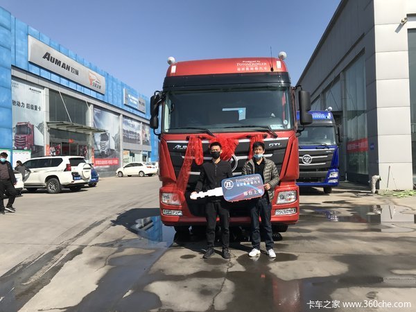 1台欧曼GTL牵引车成功交付客户，恭喜尤老板