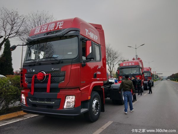 恭贺吕总喜提车，购提之回运气旺，货源接连来不断，财源滚滚行万里