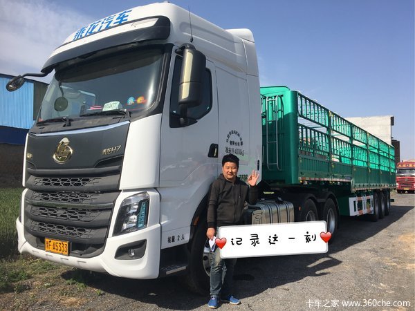 恭喜王先生喜提乘龙h7牵引车一辆