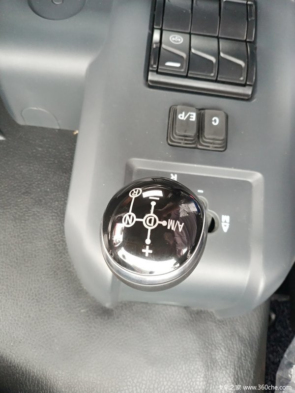 自动档钜惠34800元:J6P 420马力AMT 6x4牵引车