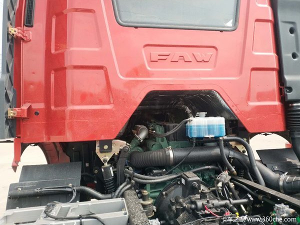 钜惠10000元:J6L 8.6米6缸240马力6x2质惠版载货