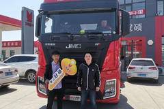 恭喜玉田客户黄老板喜提江铃重卡1350L大气瓶牵引车