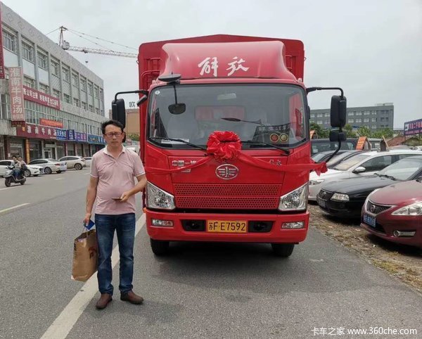 恭喜万老板喜提解放卡车，祝马达一响，黄金万两！