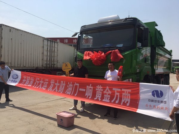 恭喜张先生喜提JH6自卸车1台，祝生意兴隆，财源广进！