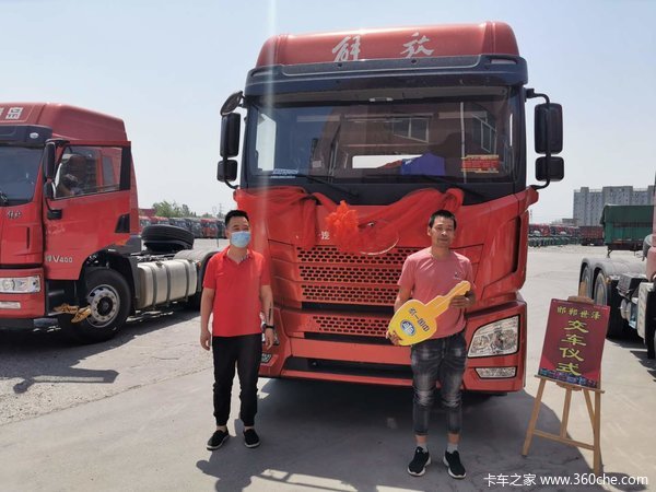 1台解放JH6牵引车成功交付客户，祝贺王老板喜提爱车！