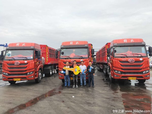 恭喜张先生、王先生喜提爱车，对比那么多车型，最终还是选择了我们！