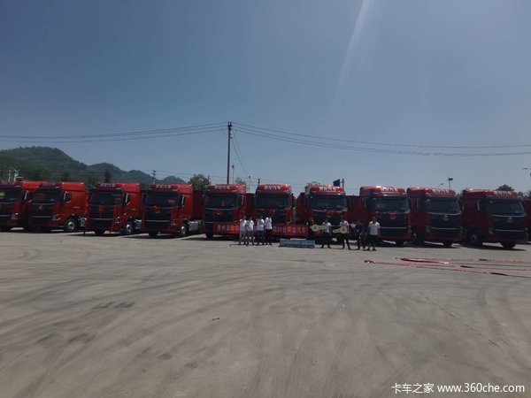 20台乘龙汽车H7牵引车成功交付客户