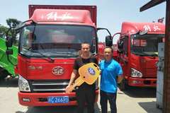 恭喜苟先生喜提高端轻卡J6F，祝生意兴隆