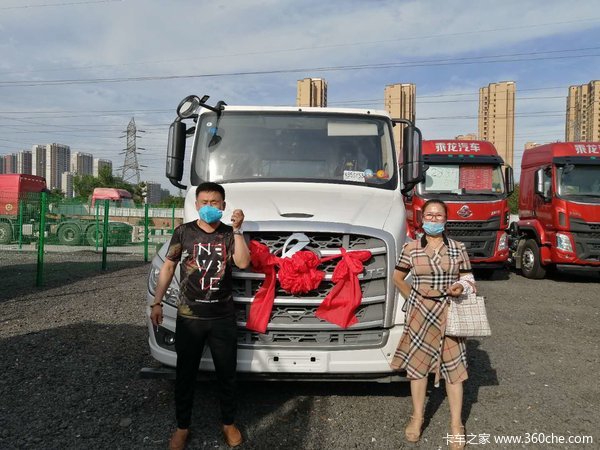 5台乘龙H5牵引车成功交付客户，感谢各位老板对乘龙汽车的支持