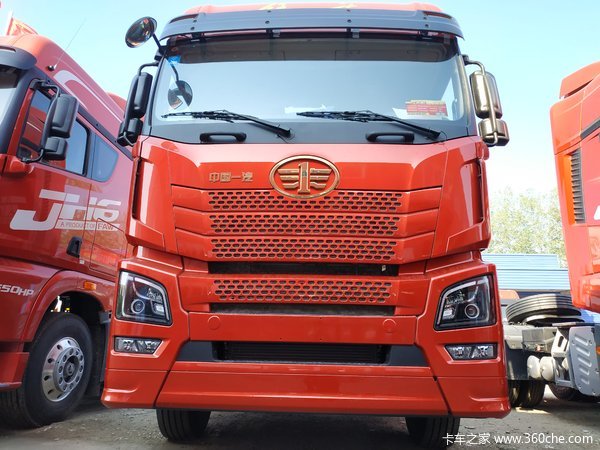 jh6 550马力牵引车,平地板大空间:安全舒适有面儿!