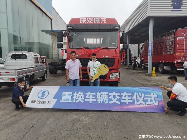 4台德龙L3000载货车成功交付客户