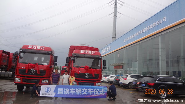 4台德龙L3000载货车成功交付客户