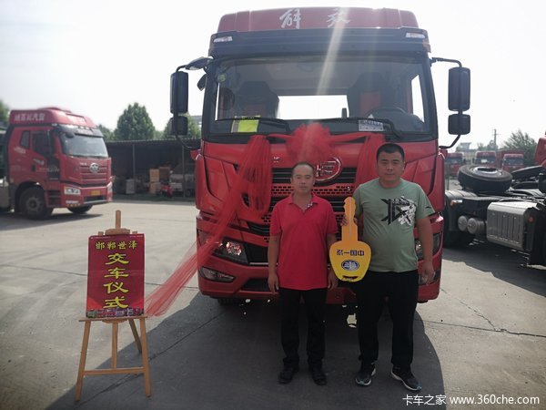 恭喜曹纪法 喜提悍V牵引车，一路顺风财源广进！