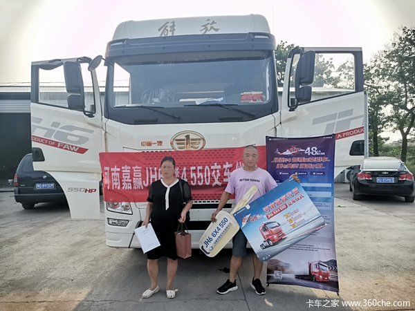 1台解放JH6*AMT550马力牵引车成功交付客户
