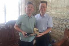 现代创虎创富版牵引车交车仪式大场面！