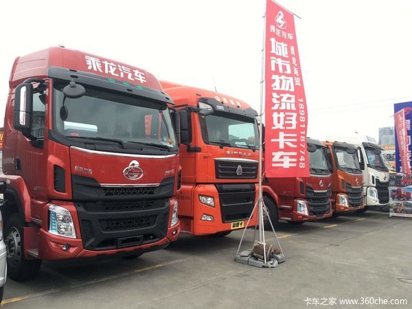 H5的高顶双卧宽大车身,尊享M3的冰爽价格。配装康明斯底盘更轻!