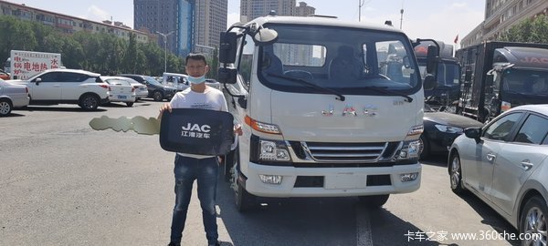 恭喜曹先生 喜提骏铃V6康明期排半载货汽车