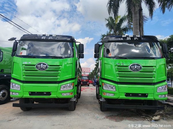 新车到店一汽解放新j6p8x4短轴距智能渣土车震撼来袭