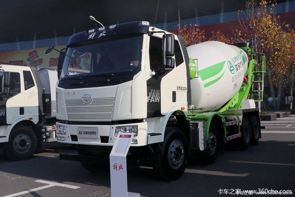 解放J6L混凝土搅拌车院内现车限时优惠交5000抵10000元