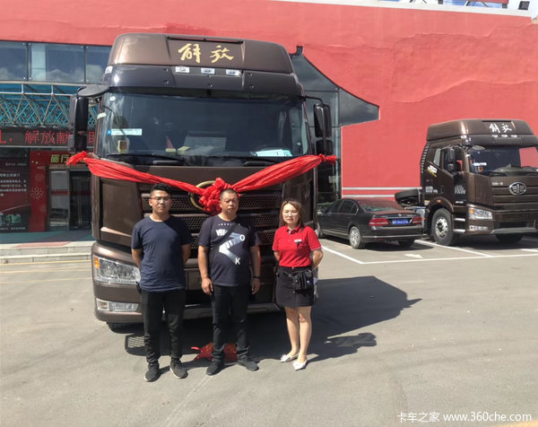 一台牵引车 成功交付 恭喜林先生 喜提爱车 